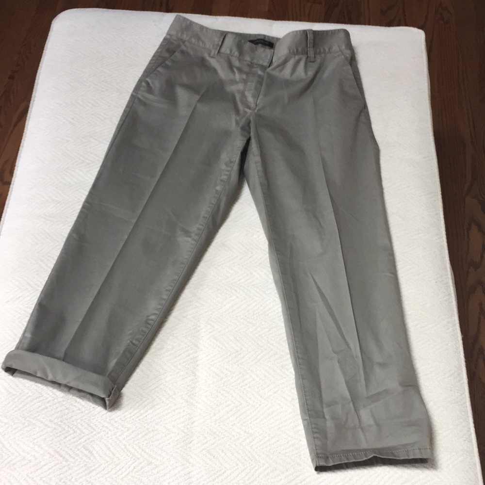 Ann Taylor cropped/Capri khaki green pants size 4